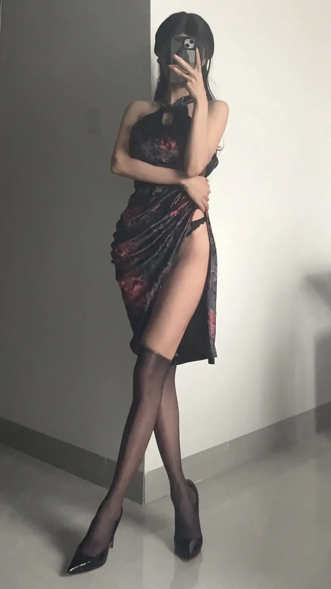 女刺客 – 黑丝旗袍【24P】